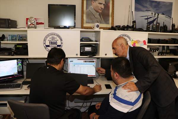 Üniversite öğrencilerine yerinde 'amatör telsizcilik ve afet haberleşme' dersi