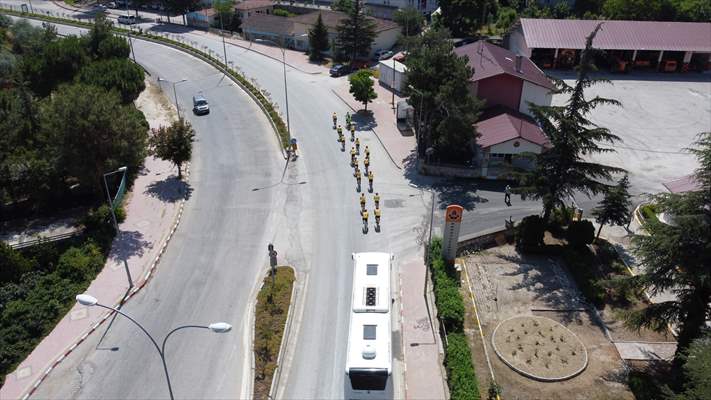 Çölyak farkındalığı için Kocaeli'den Ankara'ya pedal çeviren bisikletliler Bilecik'e ulaştı