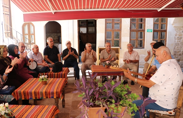 Huzur Konağı sakinleri günlerini dolu dolu geçiriyor