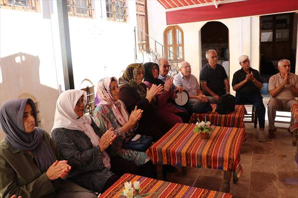 Huzur Konağı sakinleri günlerini dolu dolu geçiriyor