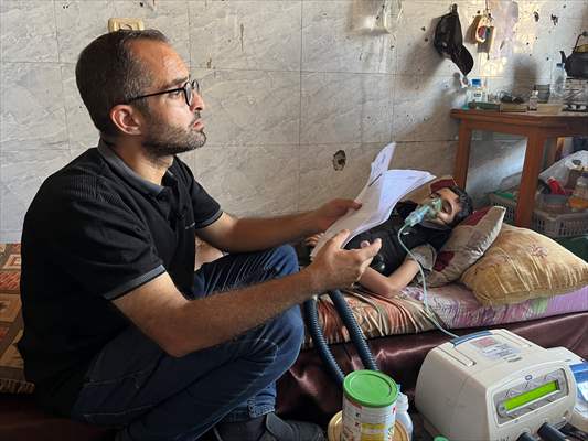 Karaciğer sirozu olan Filistinli çocuk İsrail ambargosu nedeniyle tedaviden mahrum