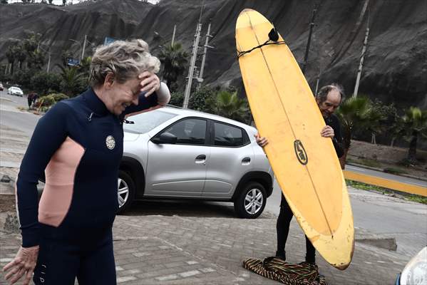 Nora Loredo: Fulfilling dreams at 67 years old on the waves of the coast of Lima, Peru