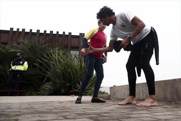 Nora Loredo: Fulfilling dreams at 67 years old on the waves of the coast of Lima, Peru