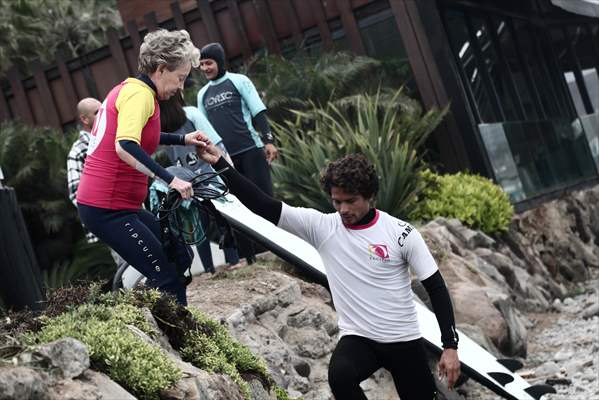 Nora Loredo: Fulfilling dreams at 67 years old on the waves of the coast of Lima, Peru