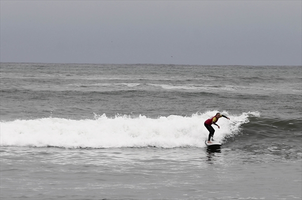 Nora Loredo: Fulfilling dreams at 67 years old on the waves of the coast of Lima, Peru