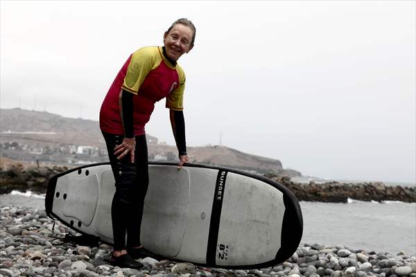 Nora Loredo: Fulfilling dreams at 67 years old on the waves of the coast of Lima, Peru
