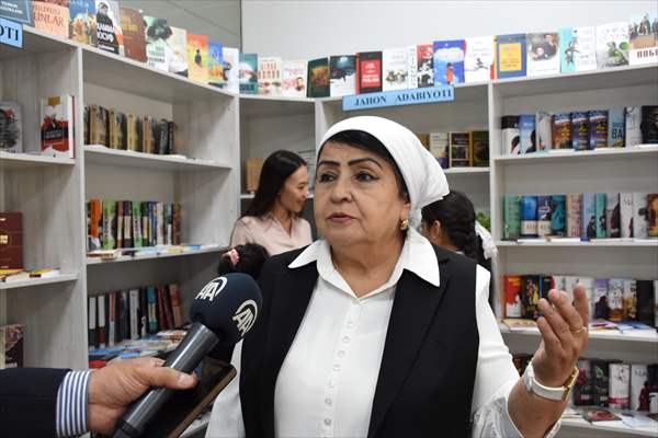 Özbekistanlı Navruzova'nın kurduğu köy kütüphanesi, Taşkent'te 109 kütüphanenin açılmasına vesile oldu