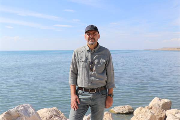 Göçmen kuşlar, sulak alan zengini Van Gölü Havzası ve Muş Ovası'nda konaklıyor