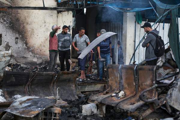 İsrail, Gazze'de hastane yerleşkesindeki yerinden edilmiş Filistinlilerin çadırlarını bombaladı