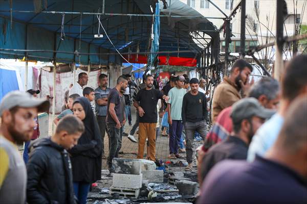 İsrail, Gazze'de hastane yerleşkesindeki yerinden edilmiş Filistinlilerin çadırlarını bombaladı