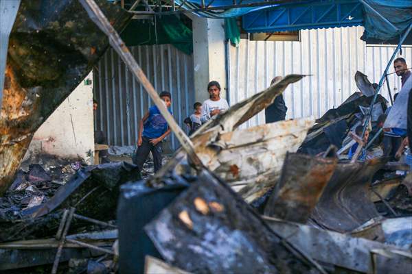 İsrail, Gazze'de hastane yerleşkesindeki yerinden edilmiş Filistinlilerin çadırlarını bombaladı