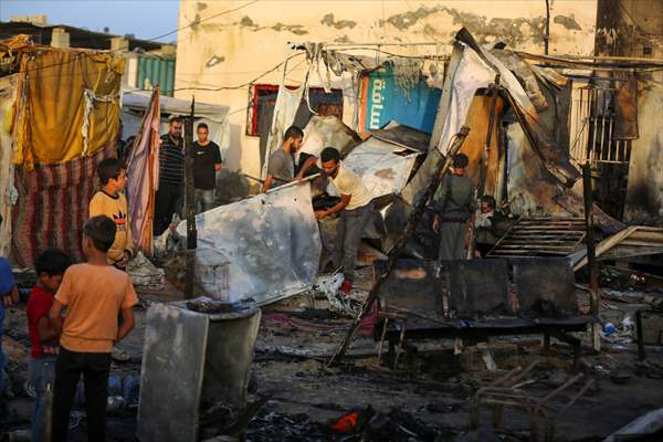 İsrail, Gazze'de hastane yerleşkesindeki yerinden edilmiş Filistinlilerin çadırlarını bombaladı