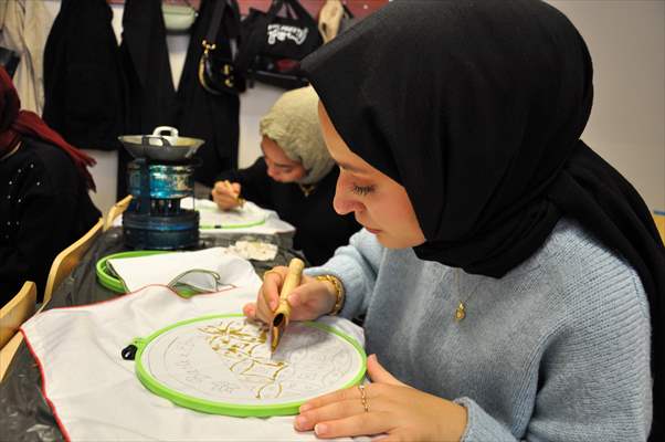 Eskişehir'deki Endonezyalı öğrenciler batik sanatını tanıttı