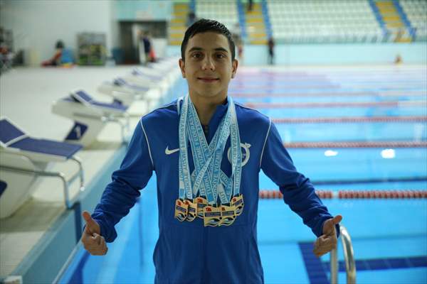 Ayrık omurga hastalığıyla mücadele eden Yusuf Efe, milli forma hedefiyle kulaç atıyor