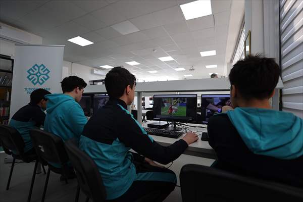 TMV Gürcistan Uluslararası Maarif Okullarının öğrencileri, AA'nın 'Yılın Kareleri' oylamasına katıldı