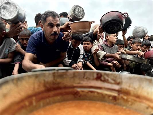Hot meals distributed to Palestinians in Gaza under Israeli attacks
