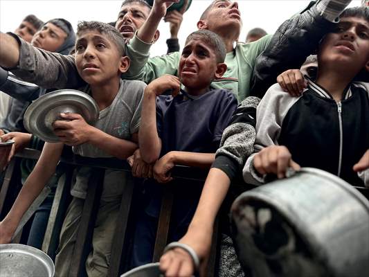 Hot meals distributed to Palestinians in Gaza under Israeli attacks