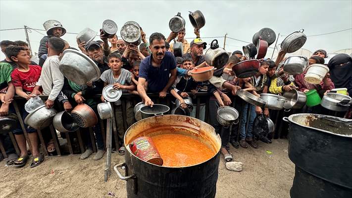 Hot meals distributed to Palestinians in Gaza under Israeli attacks