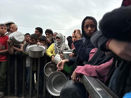 Hot meals distributed to Palestinians in Gaza under Israeli attacks