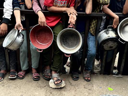 Hot meals distributed to Palestinians in Gaza under Israeli attacks