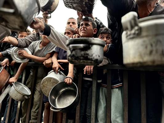 Hot meals distributed to Palestinians in Gaza under Israeli attacks
