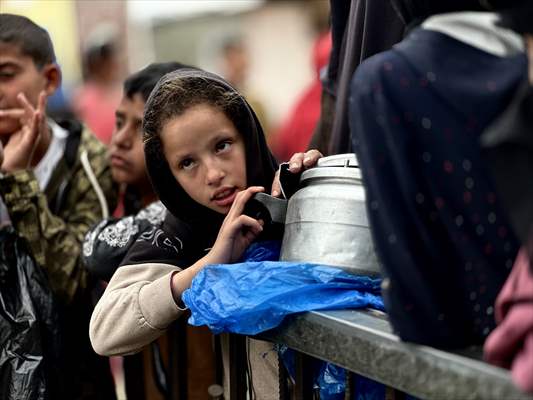 Hot meals distributed to Palestinians in Gaza under Israeli attacks