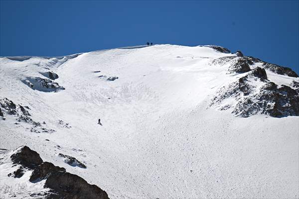 Artos Dağı'nda çığ altında kalan kayakçı kendi imkanlarıyla kurtuldu