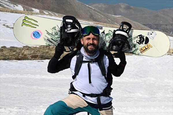 Artos Dağı'nda çığ altında kalan kayakçı kendi imkanlarıyla kurtuldu