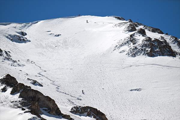 Artos Dağı'nda çığ altında kalan kayakçı kendi imkanlarıyla kurtuldu