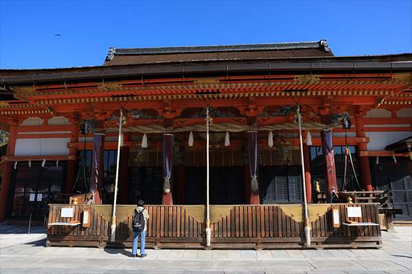 Fushimi Inari Shrine in Kyoto welcomes tourists and locals, reflecting daily life