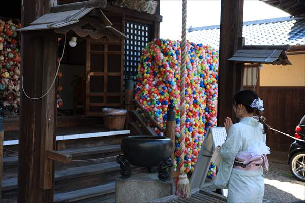Fushimi Inari Shrine in Kyoto welcomes tourists and locals, reflecting daily life
