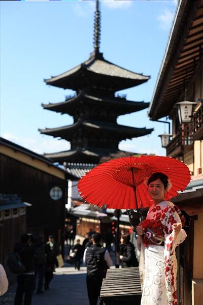 Fushimi Inari Shrine in Kyoto welcomes tourists and locals, reflecting daily life