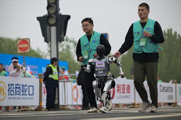 World's first humanoid robot half-marathon in Beijing