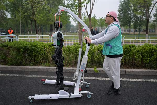 World's first humanoid robot half-marathon in Beijing