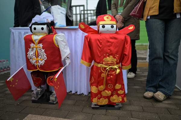 World's first humanoid robot half-marathon in Beijing