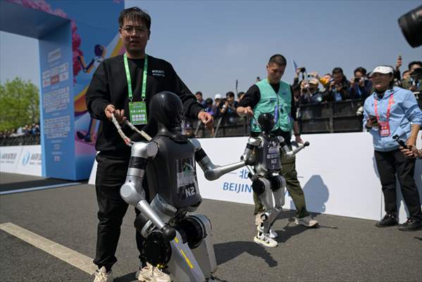 World's first humanoid robot half-marathon in Beijing