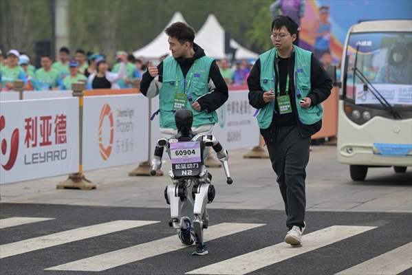 World's first humanoid robot half-marathon in Beijing