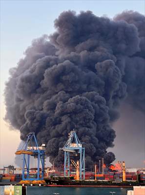 Port Sudan'daki Güney Limanı'nda patlama ve yangın