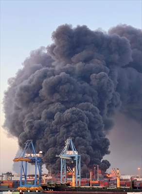 Port Sudan'daki Güney Limanı'nda patlama ve yangın