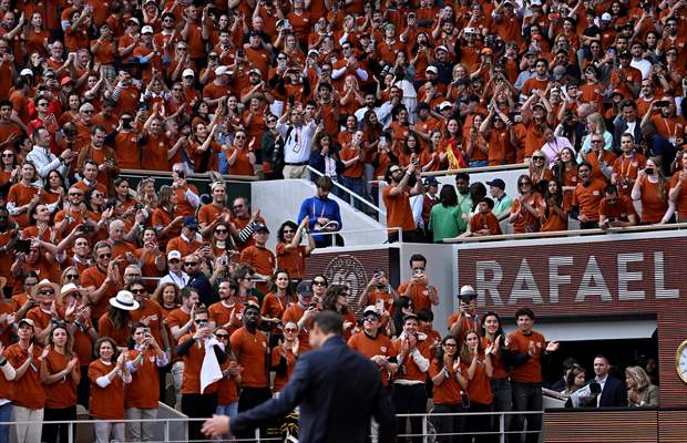 Rafael Nadal honored with tribute ceremony on Day 1 of French Open in Paris