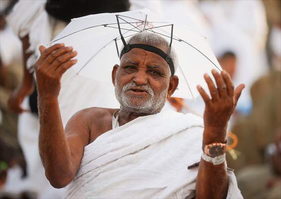 Prospective Muslim pilgrims at Arafat in Mecca