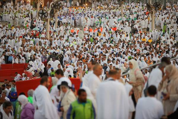 Prospective Muslim pilgrims at Arafat in Mecca