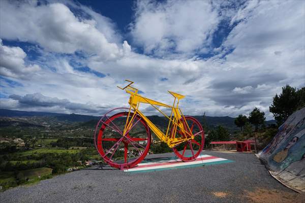Colombia: World’s Largest Bicycle
