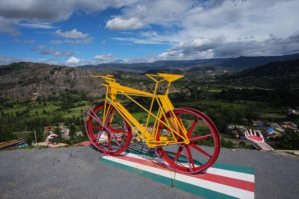 Colombia: World’s Largest Bicycle