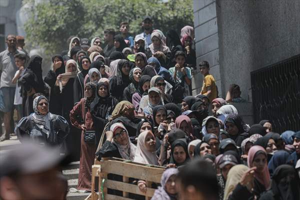 Flour aid distributed to Palestinians in Gaza under Israeli attacks