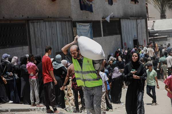 Flour aid distributed to Palestinians in Gaza under Israeli attacks