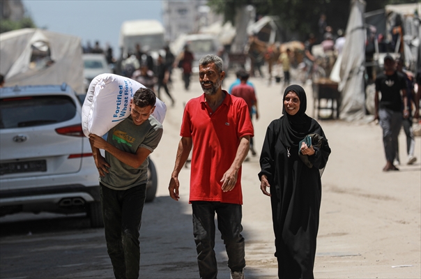 Flour aid distributed to Palestinians in Gaza under Israeli attacks