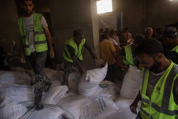 Flour aid distributed to Palestinians in Gaza under Israeli attacks