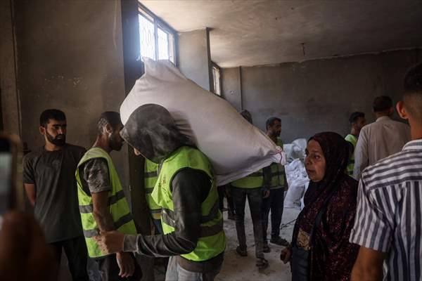 Flour aid distributed to Palestinians in Gaza under Israeli attacks