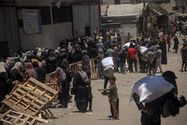 Flour aid distributed to Palestinians in Gaza under Israeli attacks